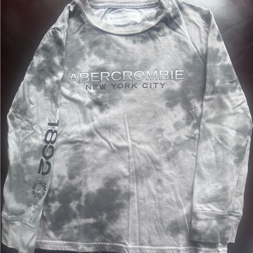 Abercrombie Kids Dye Heather Gray Tee Long Sleeve size 5 6 Boys